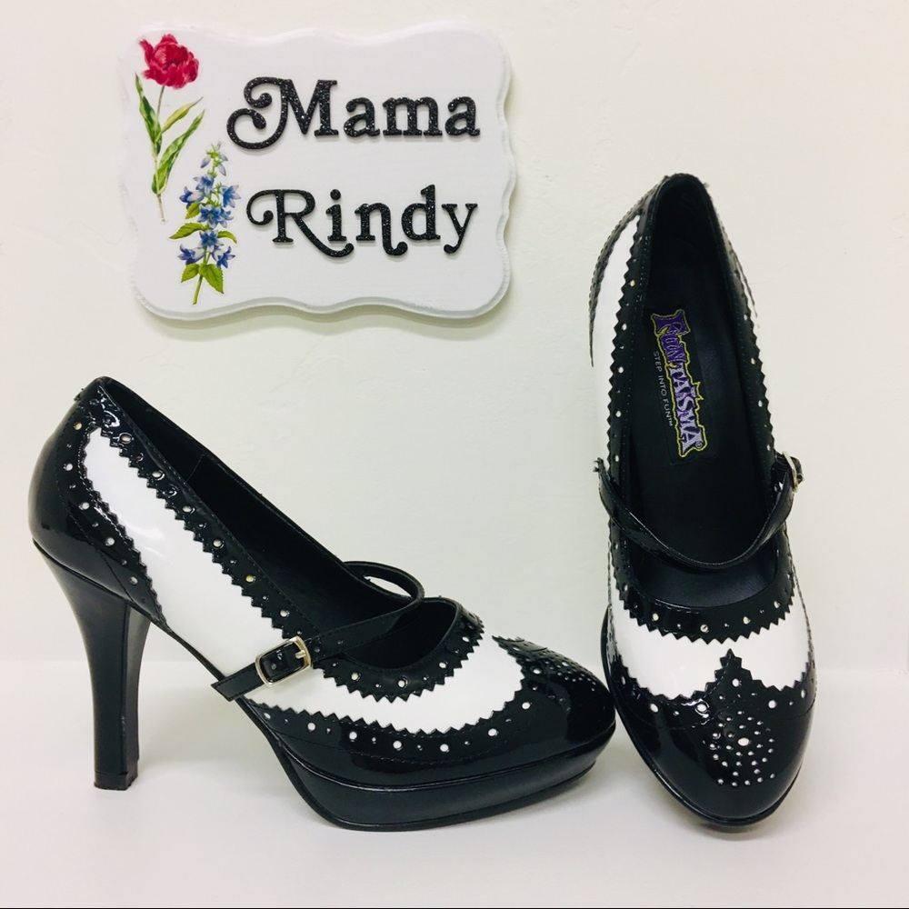 Fantasma Mary Jane Style Pumps
